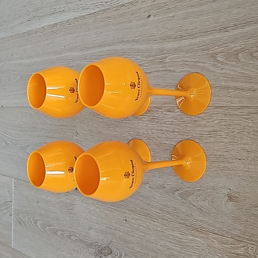 NWOT Veuve Clicquot Plastic Champagne Cups set of four (4)